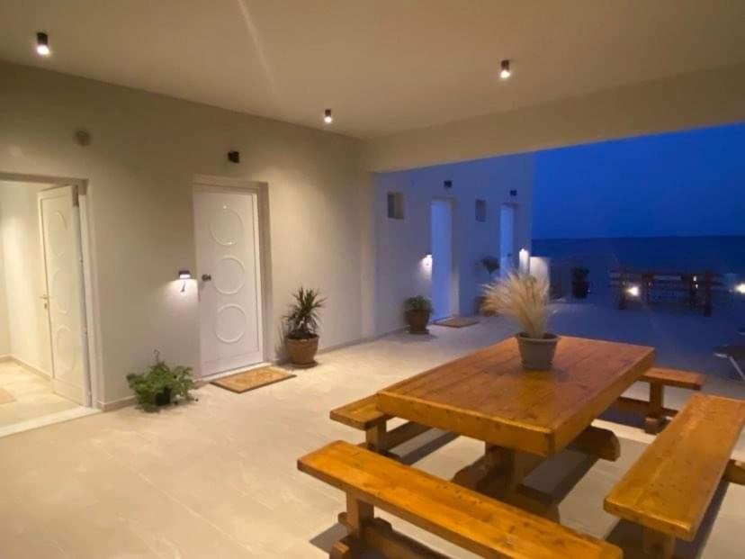 Houmas Apartments Yialos Bagian luar foto