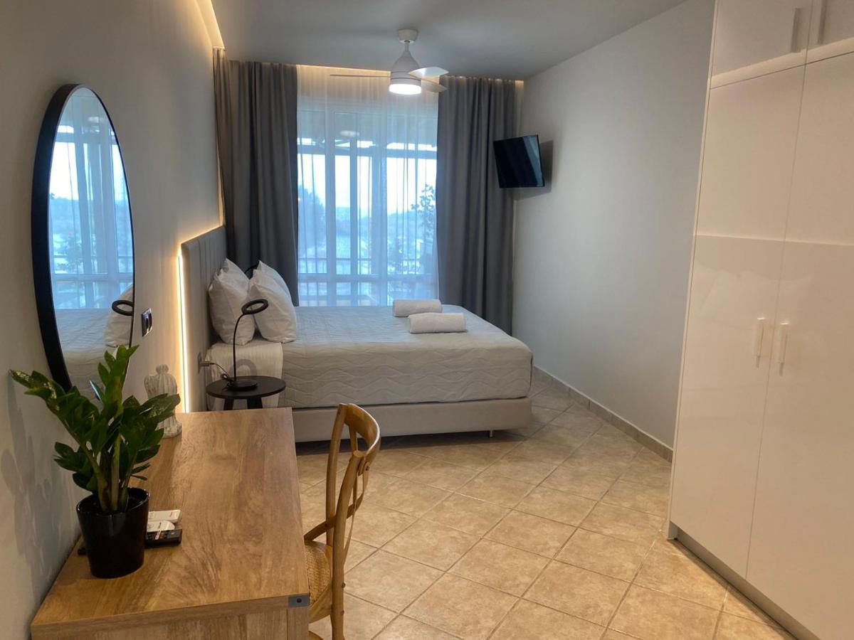 Houmas Apartments Yialos Bagian luar foto